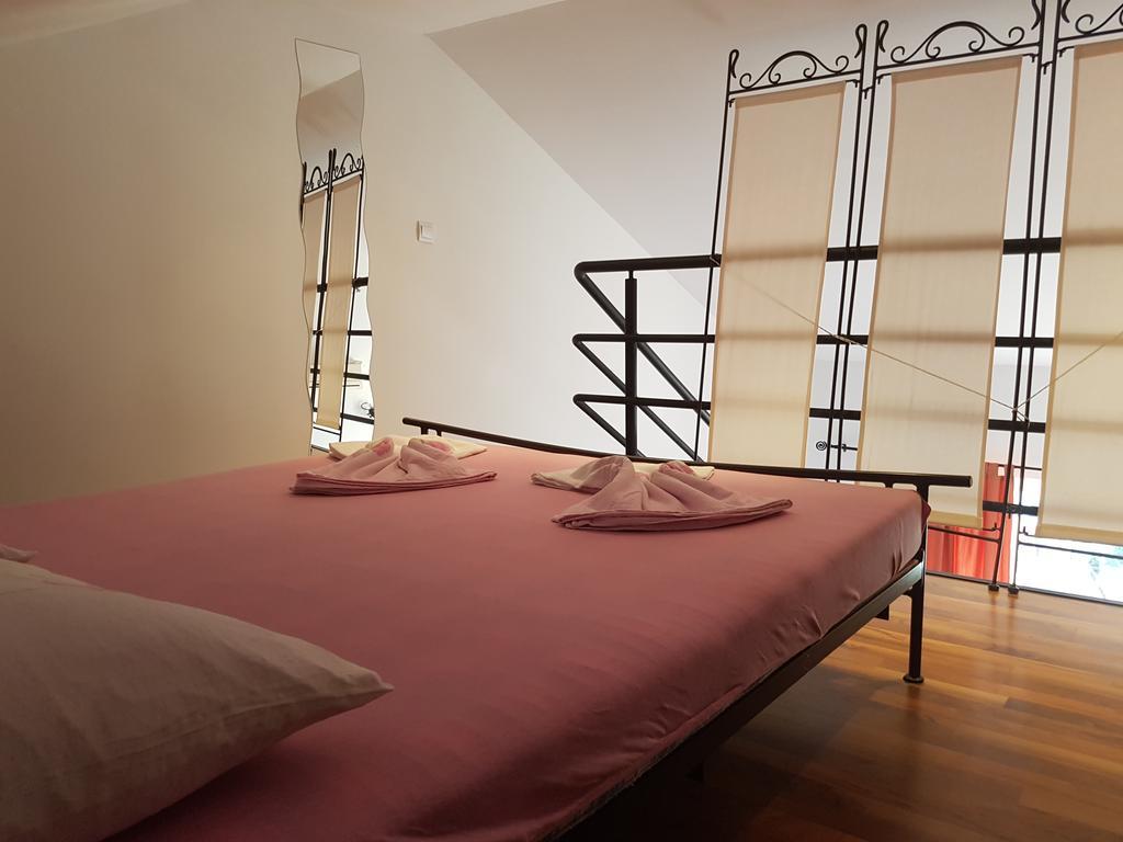 Apartments Mirela Gradac  Buitenkant foto