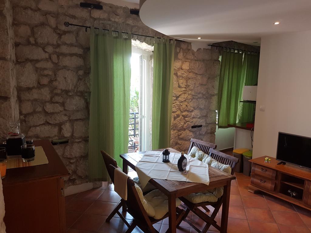 Apartments Mirela Gradac  Buitenkant foto