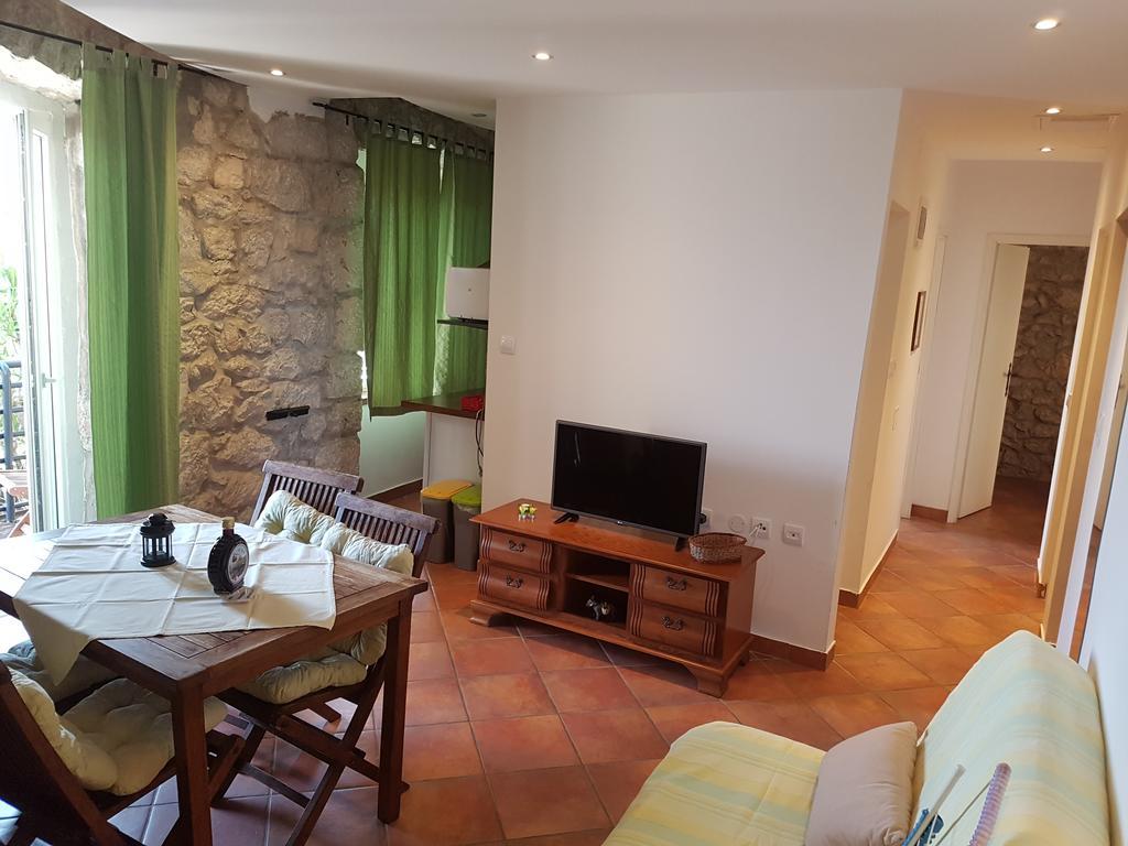 Apartments Mirela Gradac  Buitenkant foto