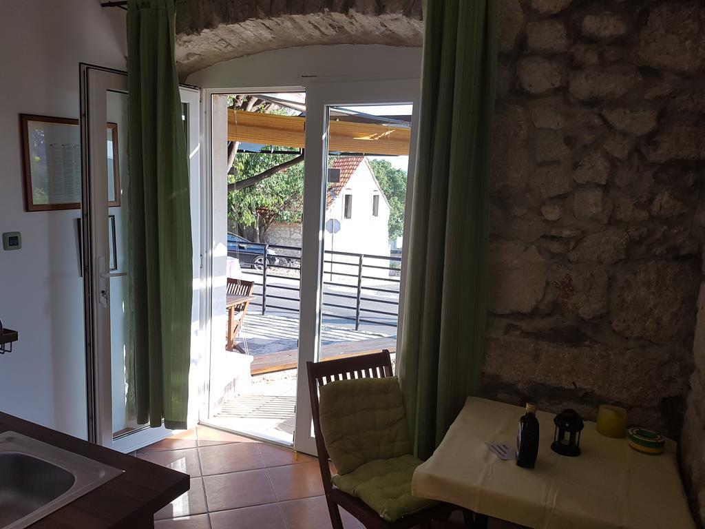 Apartments Mirela Gradac  Buitenkant foto